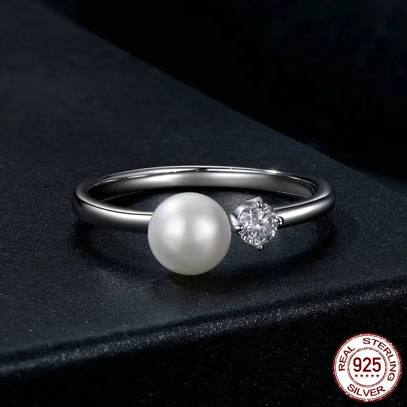 925 Sterling Silver Ring with Natural Pearl and Moissanite.