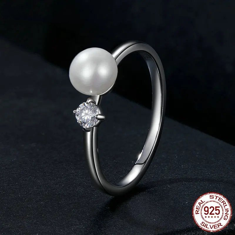 925 Sterling Silver Ring with Natural Pearl and Moissanite.