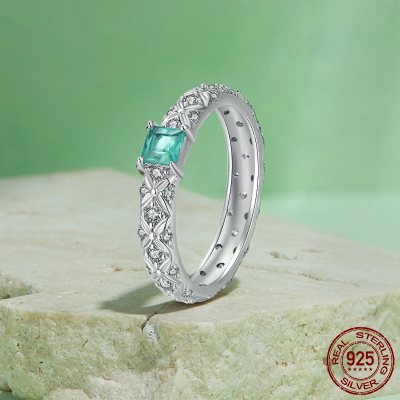 925 sterling silver sparkling ring. with platinum filled cubic zirconia.