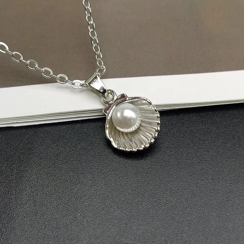 Imitation pearl shell pendant necklace.