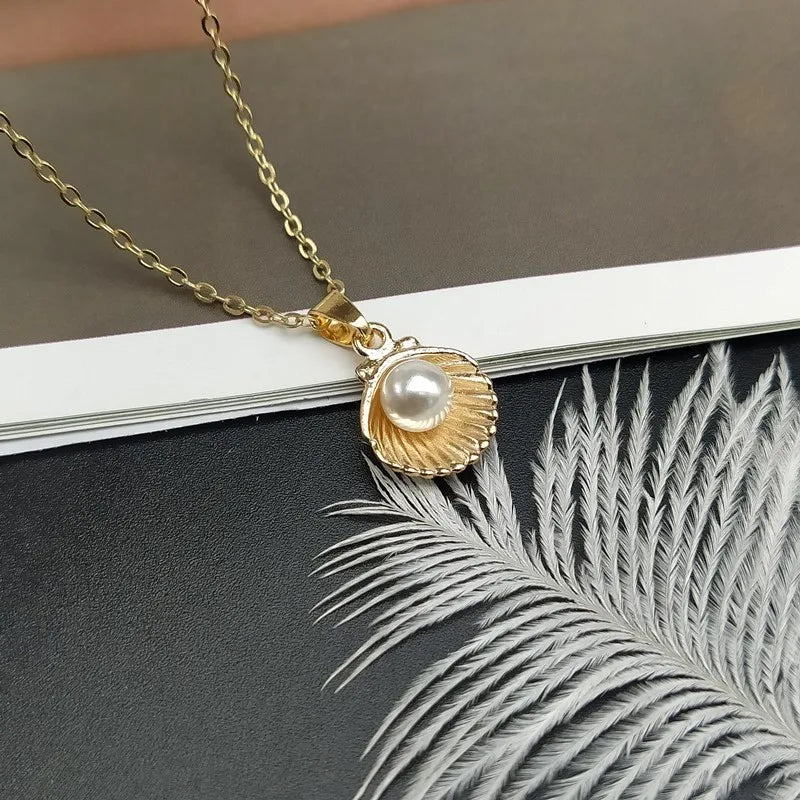 Imitation pearl shell pendant necklace.