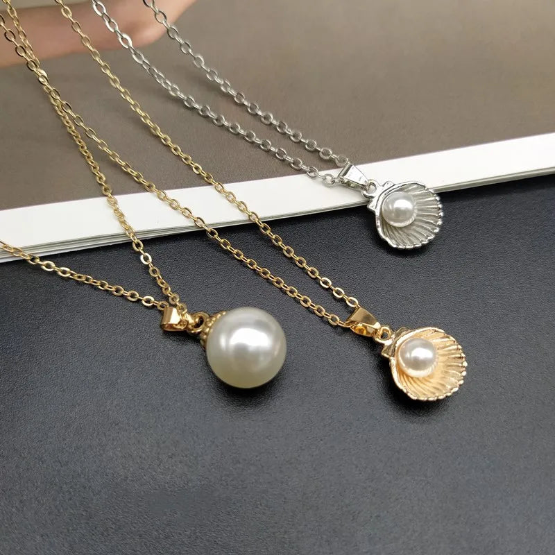 Imitation pearl shell pendant necklace.