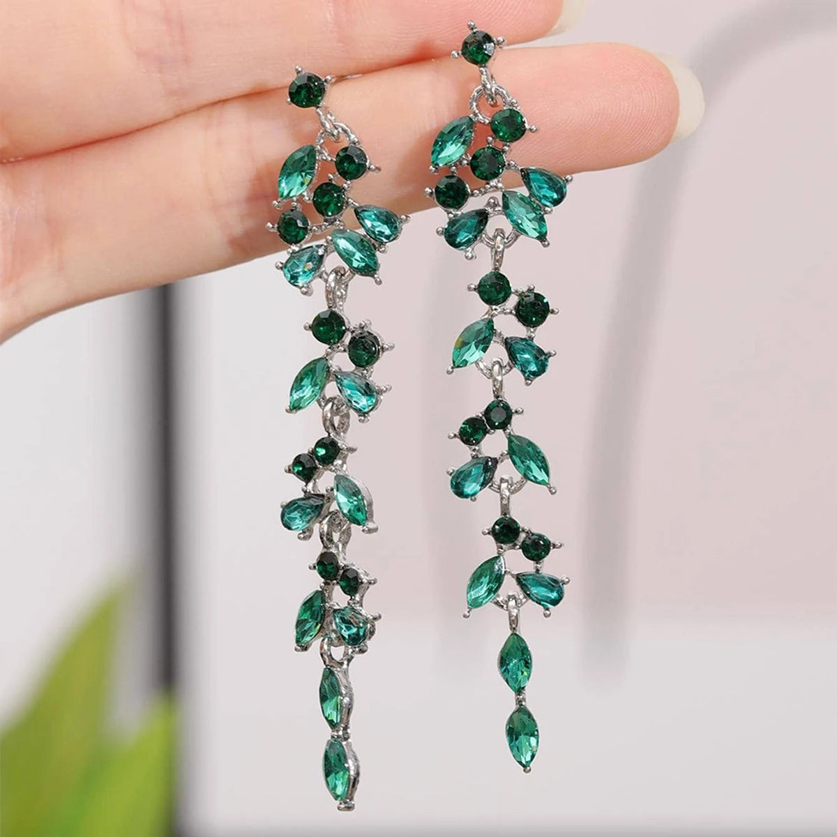 Fashion long diamond tassel earrings. high end.