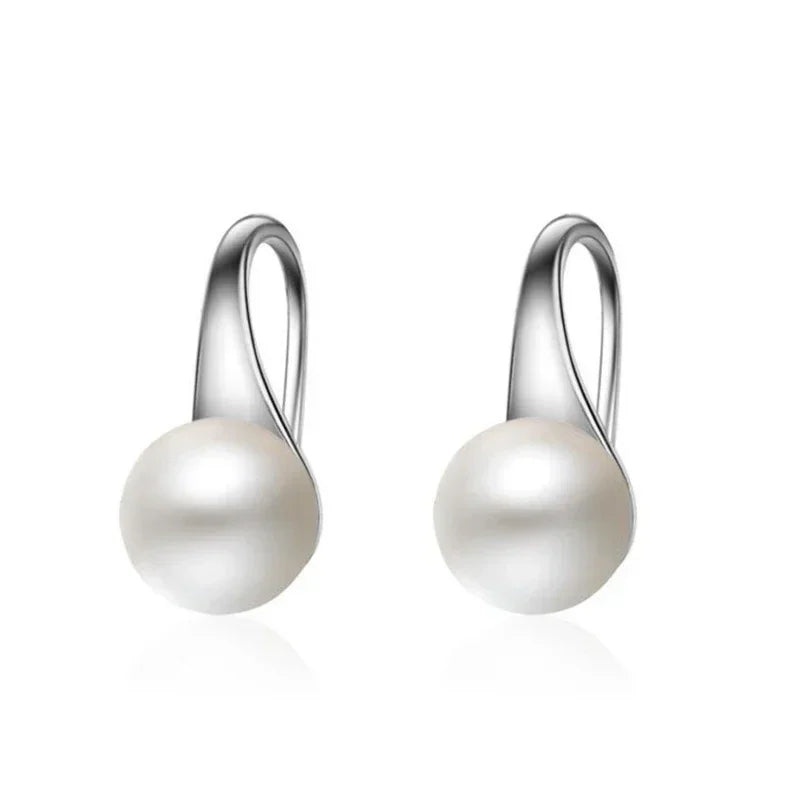 Aromatic Earrings in pure 925 sterling silver, in the shape of a nettle drop.