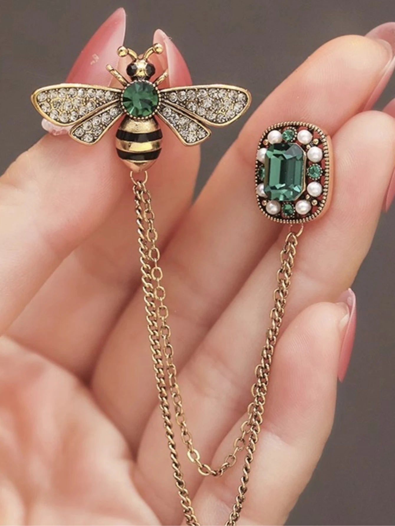 Crystal tassel bee brooch, high-end and exquisite sweater suit.