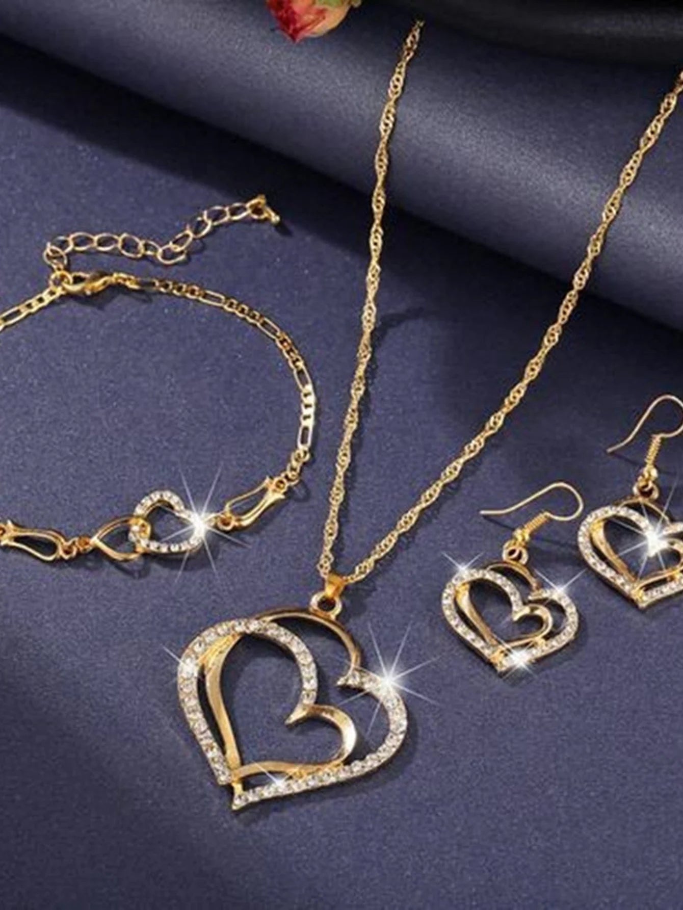 Fashionable love wrapped jewelry set.