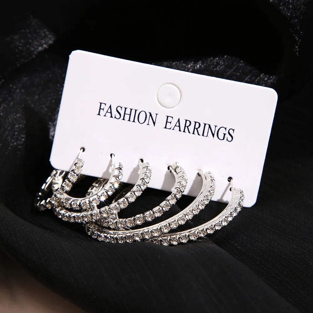 Fashion Rhinestone Stud Earrings.