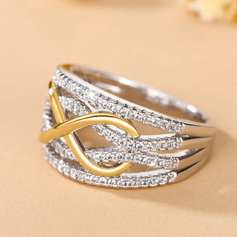 Fashionable luxury rings.