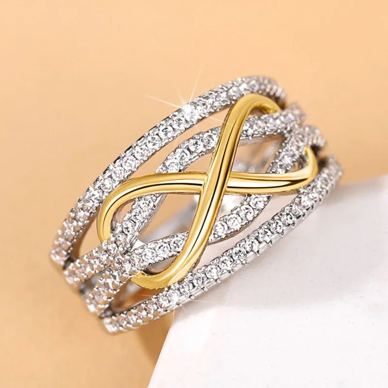 Fashionable luxury rings.