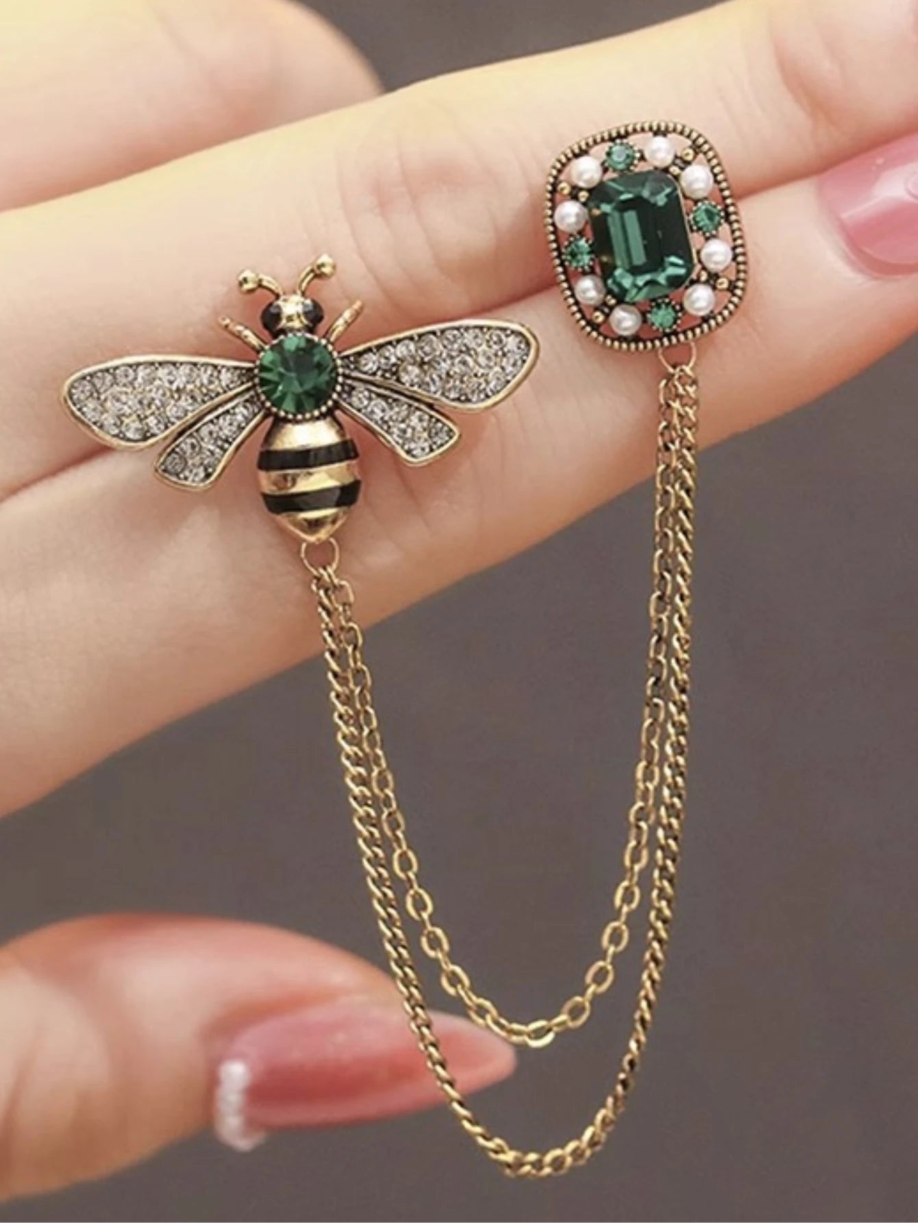 Crystal tassel bee brooch, high-end and exquisite sweater suit.