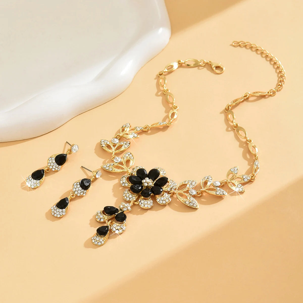 Fashion Jewelry Set,Black Gold Necklace and Earrings.