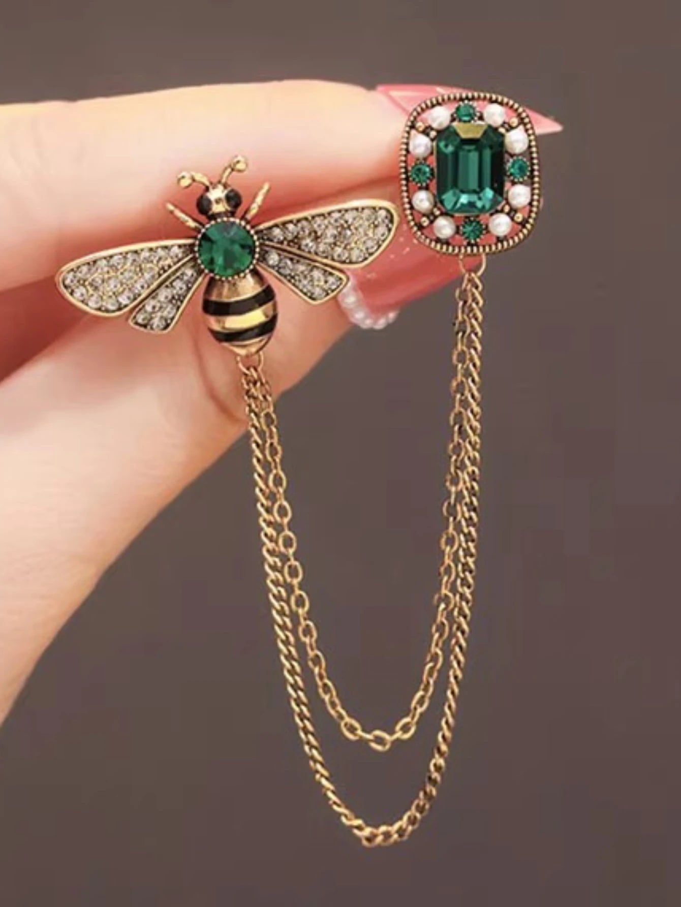 Crystal tassel bee brooch, high-end and exquisite sweater suit.