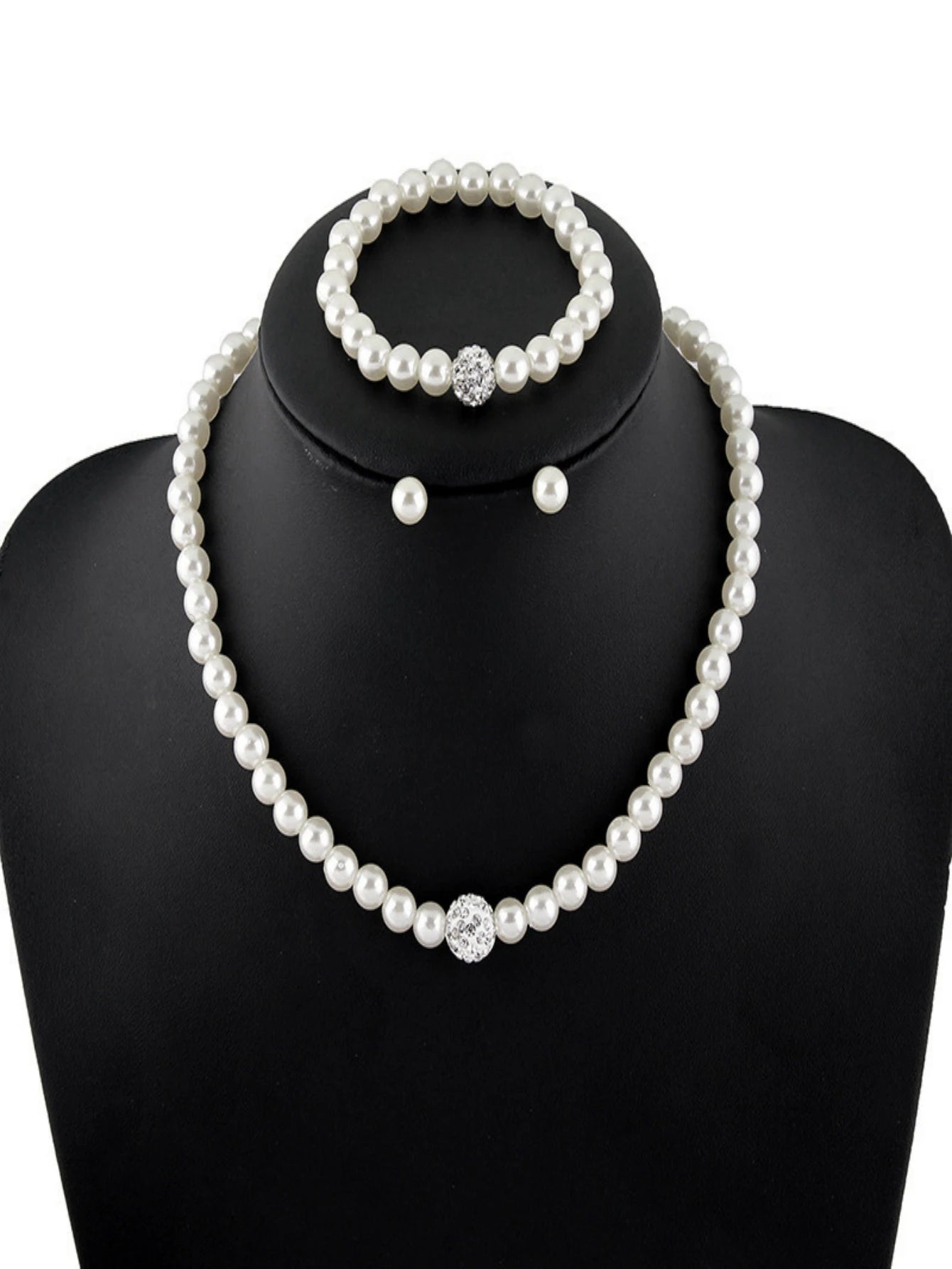 Pearl Jewelry Set, Necklace, Bracelet and Diamond Earrings.