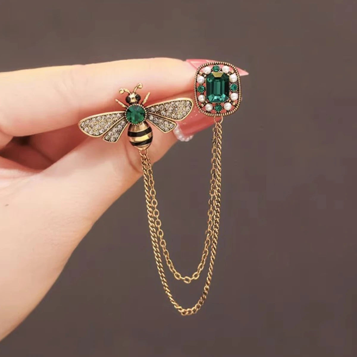 Crystal tassel bee brooch, high-end and exquisite sweater suit.