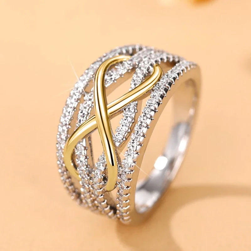 Fashionable luxury rings.