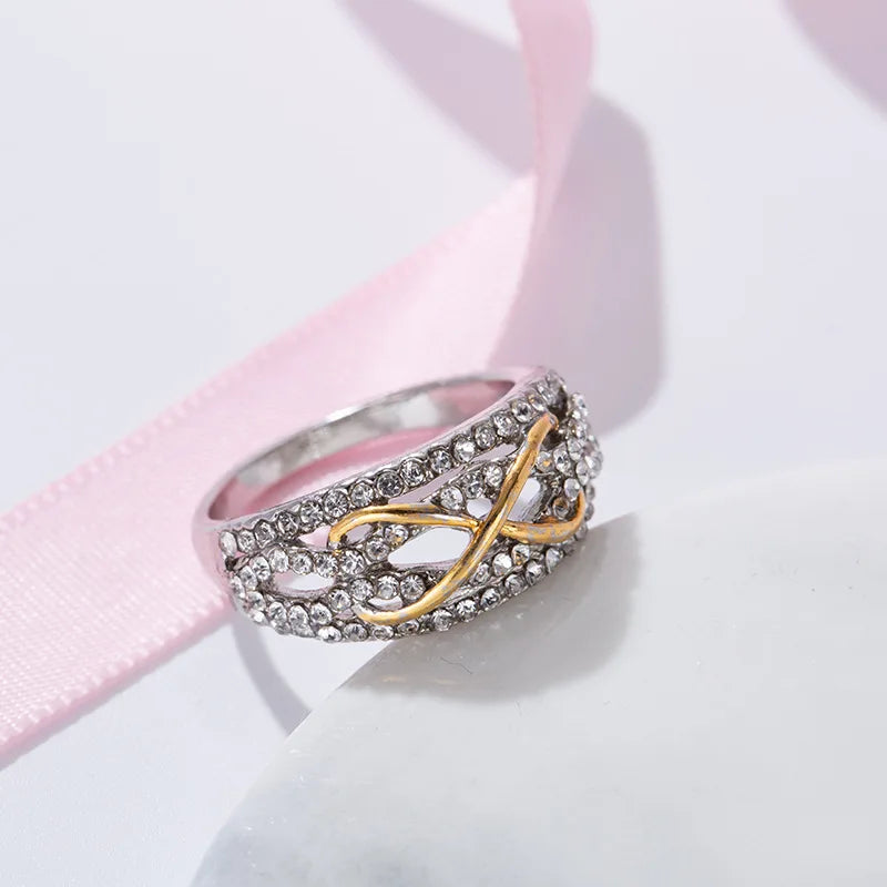 Fashionable luxury rings.