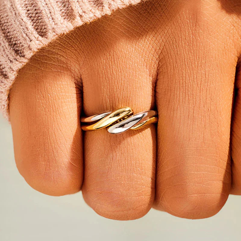 Exceptional modern twisted ring.